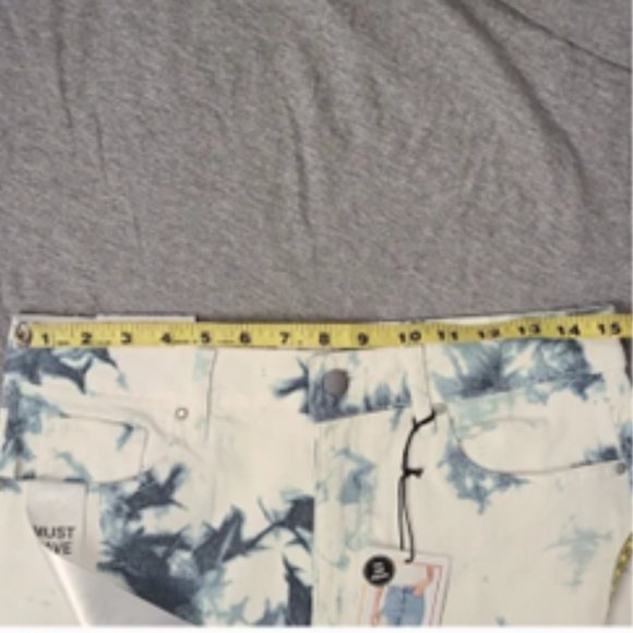 Tinseltown Mom Jeans. - Picture 10 of 10